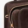 Amazona 180 Tasche in mittlerer Grösse aus Wildleder Amazona 180 Tasche in mittlerer Grösse aus Wildleder