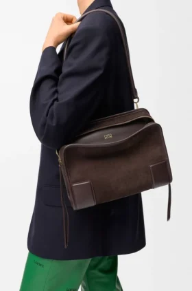 Amazona 180 Tasche in mittlerer Grösse aus Wildleder