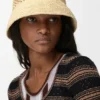Anagram-Bucket-Hut aus Raffia und Kalbsleder Anagram-Bucket-Hut aus Raffia und Kalbsleder