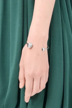 Anagram-Pebble-Manschette aus Sterlingsilber
