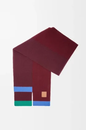 Asymmetrischer Schal aus Wolle Asymmetrischer Schal aus Wolle