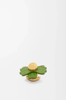 Blumen-Anstecknadel aus Kalbsleder