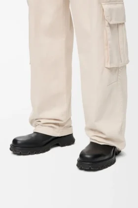 Bobby-Stiefel aus genarbtem, pflanzlich gegerbtem Kalbsleder