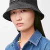 Bucket-Hut aus Raffia und Kalbsleder Bucket-Hut aus Raffia und Kalbsleder