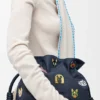 «Cats» mittlere Flamenco-Clutch aus besticktem Denim «Cats» mittlere Flamenco-Clutch aus besticktem Denim