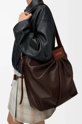 Drapierte Tote Bags aus weichem Nappa-Lammleder