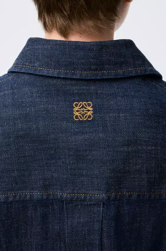 Drapiertes Hemd aus Denim Drapiertes Hemd aus Denim