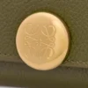 Dreifach gefaltetes Portemonnaie aus Kalbsleder mit Pebble-Prägung Dreifach gefaltetes Portemonnaie aus Kalbsleder mit Pebble-Prägung