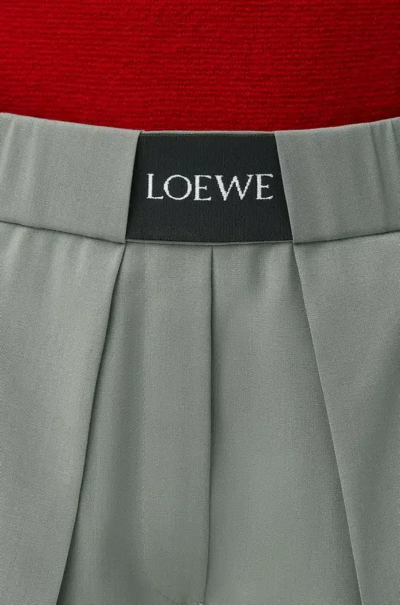 Elastische Hose aus Wolle Elastische Hose aus Wolle