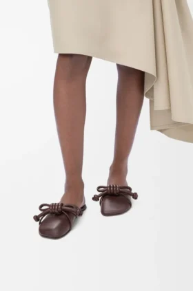 Flamenco-Knoten-Mule aus Lammleder