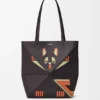 «Futurist Cat» Puzzle Fold Tote in mittlerer Grösse aus Nappa-Kalbsleder «Futurist Cat» Puzzle Fold Tote in mittlerer Grösse aus Nappa-Kalbsleder