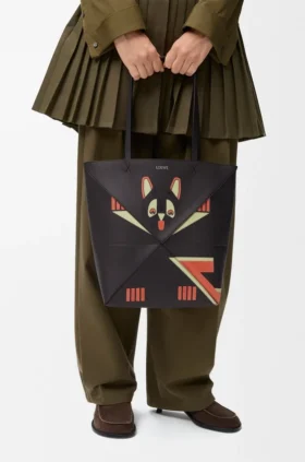 «Futurist Cat» Puzzle Fold Tote in mittlerer Grösse aus Nappa-Kalbsleder