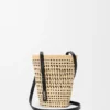 Geflochtene Tasche aus Iraca-Palmenblättern und Kalbsleder Geflochtene Tasche aus Iraca-Palmenblättern und Kalbsleder