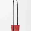 Geflochtene Tasche aus Iraca-Palmenblättern und Kalbsleder Geflochtene Tasche aus Iraca-Palmenblättern und Kalbsleder
