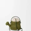 Giesskannen-Tasche aus Raffia und Kalbsleder Giesskannen-Tasche aus Raffia und Kalbsleder