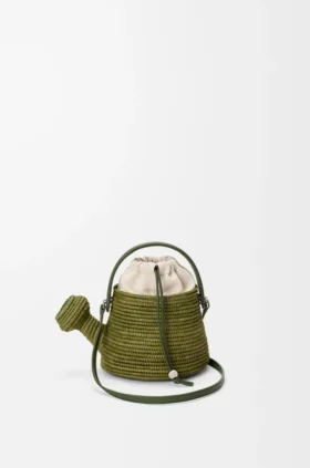 Giesskannen-Tasche aus Raffia und Kalbsleder