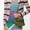 Giesskannen-Tasche aus Raffia und Kalbsleder Giesskannen-Tasche aus Raffia und Kalbsleder