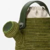 Giesskannen-Tasche aus Raffia und Kalbsleder Giesskannen-Tasche aus Raffia und Kalbsleder
