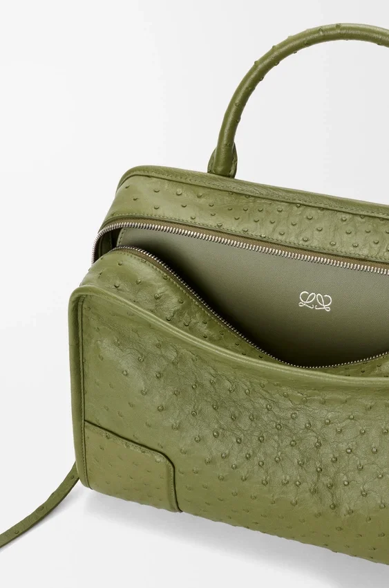 Grosse Amazona 180-Tasche aus Straussenleder Grosse Amazona 180-Tasche aus Straussenleder
