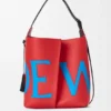 Grosse Bilbao Bucket mit übergrossem Logo aus glattem Kalbsleder