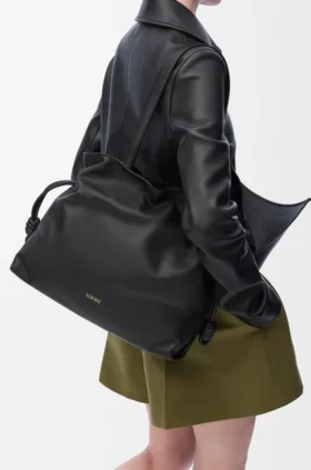 Grosse Flamenco-Clutch aus Nappa-Kalbsleder