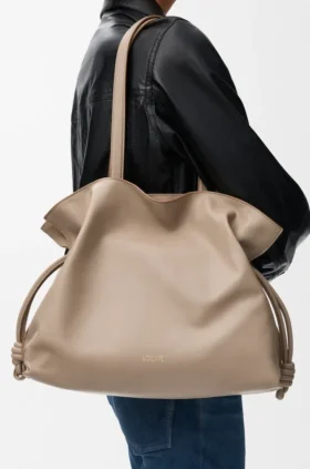 Grosse Flamenco-Clutch aus Nappa-Kalbsleder
