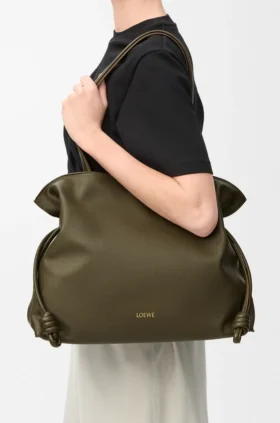 Grosse Flamenco-Clutch aus Nappa-Kalbsleder