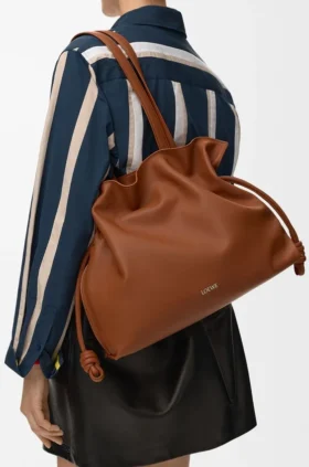 Grosse Flamenco-Clutch aus Nappa-Kalbsleder