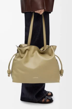 Grosse Flamenco-Clutch aus Nappa-Kalbsleder
