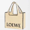 Grosse Loewe Font Tote aus Raffia