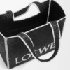 Grosse Loewe Font Tote aus Raffia