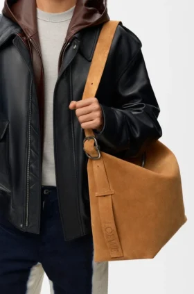 Grosse Loop Hobo aus Kalbsveloursleder
