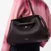 Grosse Madrid-Tasche aus geschmeidigem genarbtem Kalbsleder Grosse Madrid-Tasche aus geschmeidigem genarbtem Kalbsleder