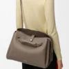 Grosse Madrid-Tasche aus geschmeidigem genarbtem Kalbsleder Grosse Madrid-Tasche aus geschmeidigem genarbtem Kalbsleder