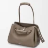 Grosse Madrid-Tasche aus geschmeidigem genarbtem Kalbsleder Grosse Madrid-Tasche aus geschmeidigem genarbtem Kalbsleder