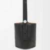 Grosse Pebble Bucket aus geschmeidigem genarbtem Kalbsleder Grosse Pebble Bucket aus geschmeidigem genarbtem Kalbsleder