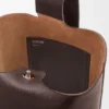 Grosse Pebble Bucket aus geschmeidigem genarbtem Kalbsleder Grosse Pebble Bucket aus geschmeidigem genarbtem Kalbsleder