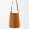 Grosse Pebble Bucket-Beuteltasche aus Kalbsveloursleder Grosse Pebble Bucket-Beuteltasche aus Kalbsveloursleder