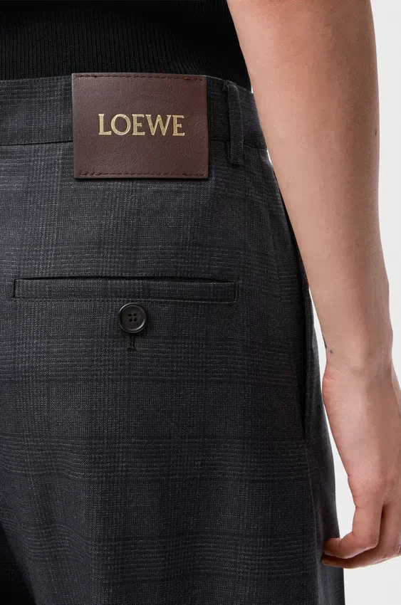 Hose mit Gürtel aus Wolle Hose mit Gürtel aus Wolle