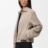 Jacke mit Gürtel aus Ziegenveloursleder Jacke mit Gürtel aus Ziegenveloursleder