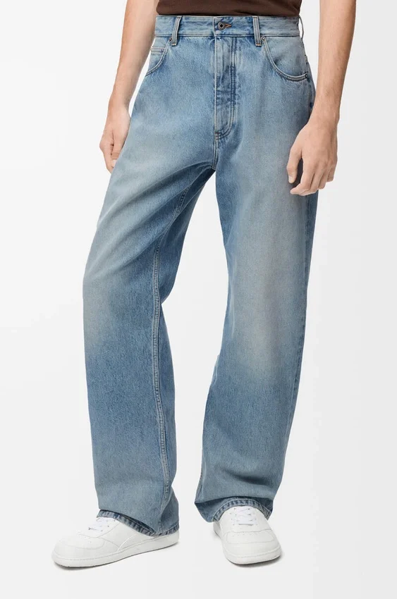 Jeans aus Denim Jeans aus Denim