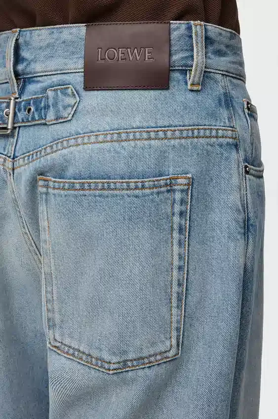 Jeans aus Denim Jeans aus Denim