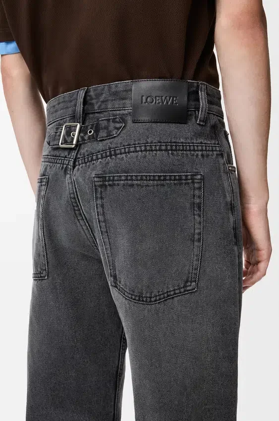 Jeans aus Denim Jeans aus Denim