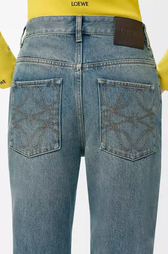 Jeans aus Denim Jeans aus Denim