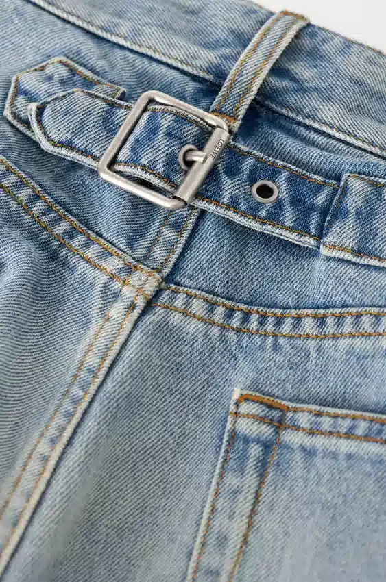 Jeans aus Denim Jeans aus Denim