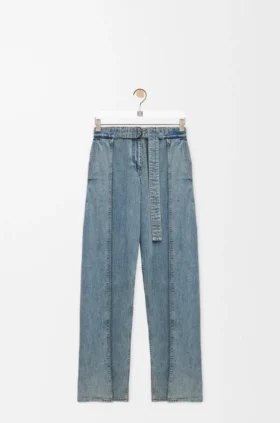 Jeans mit Gürtel aus Denim Jeans mit Gürtel aus Denim