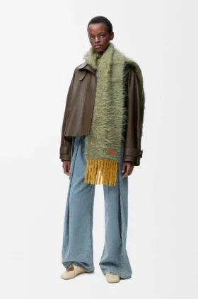 Jeans mit Gürtel aus Denim Jeans mit Gürtel aus Denim