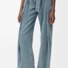 Jeans mit Gürtel aus Denim Jeans mit Gürtel aus Denim