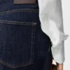 Jeans mit Gürtel aus Denim Jeans mit Gürtel aus Denim