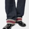 Jeans mit umgeschlagenen Säumen aus Denim Jeans mit umgeschlagenen Säumen aus Denim